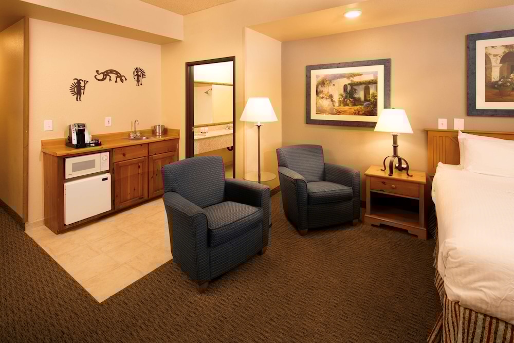 Red Lion Inn and Suites Goodyear Phoenix 27/36