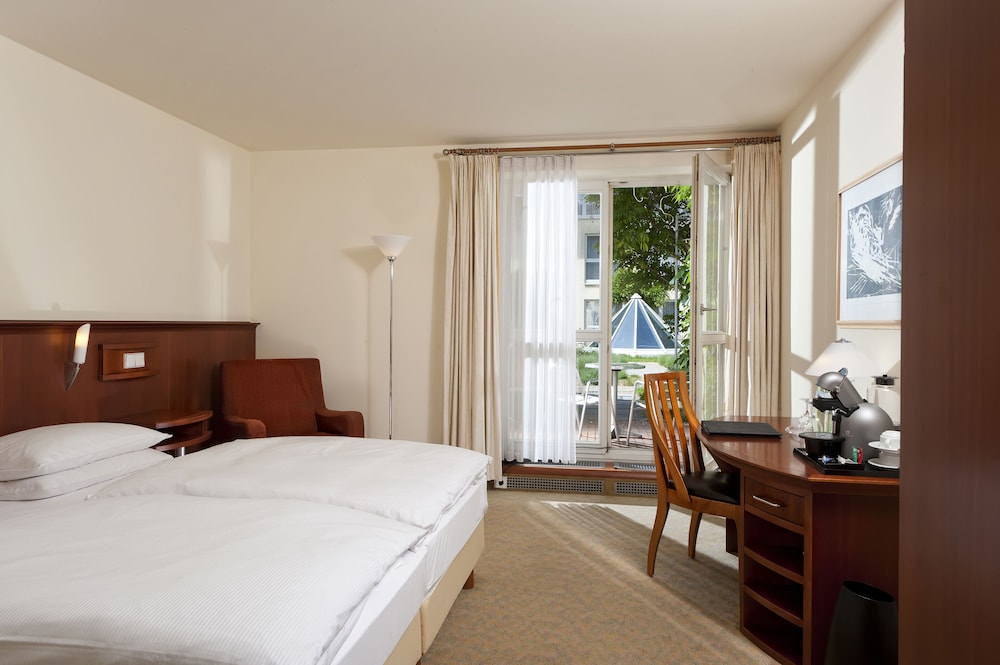 2 BEDROOMS, FAMILY, APARTMENT, GARDEN VIEW