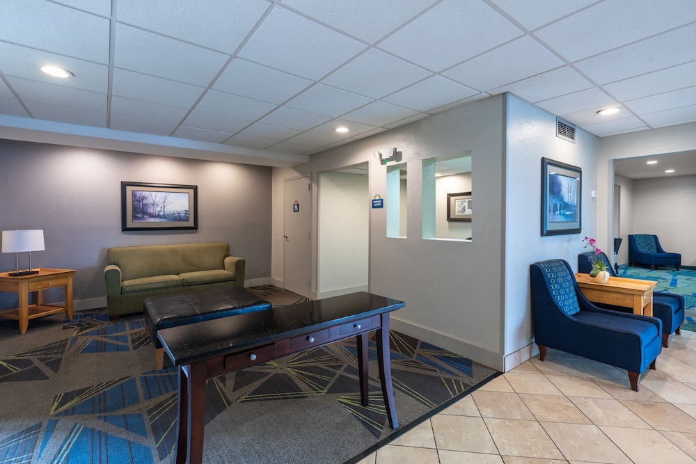 Days Inn by Wyndham Greenville SC 18/23