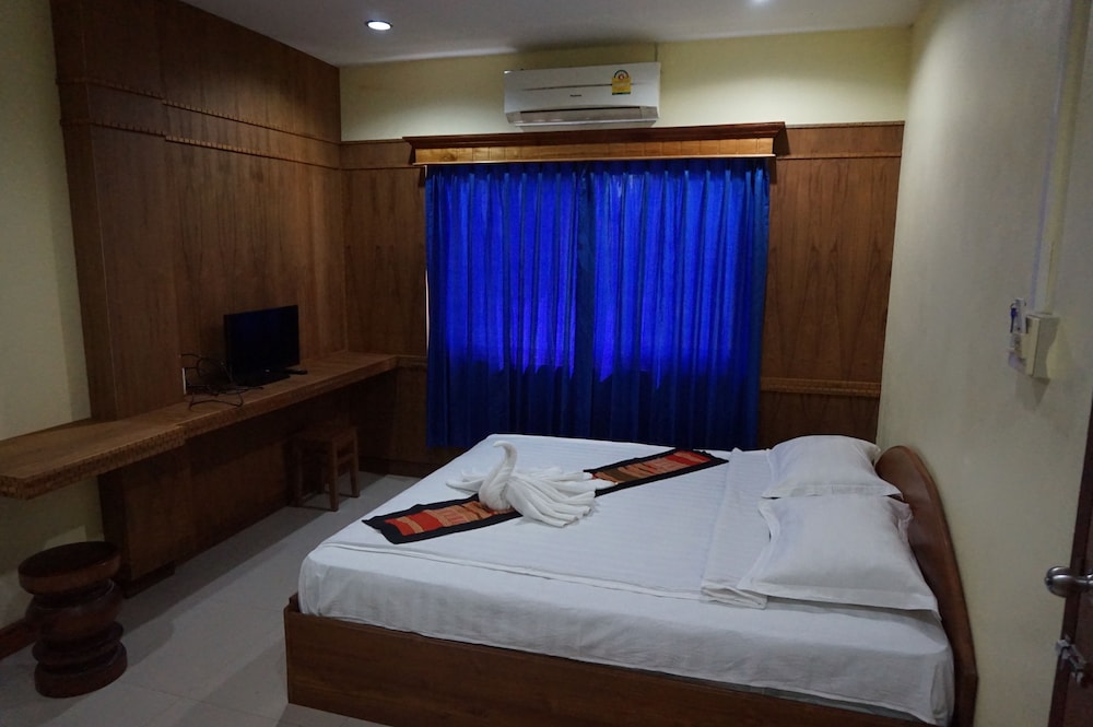 Lankham Hotel 17/23