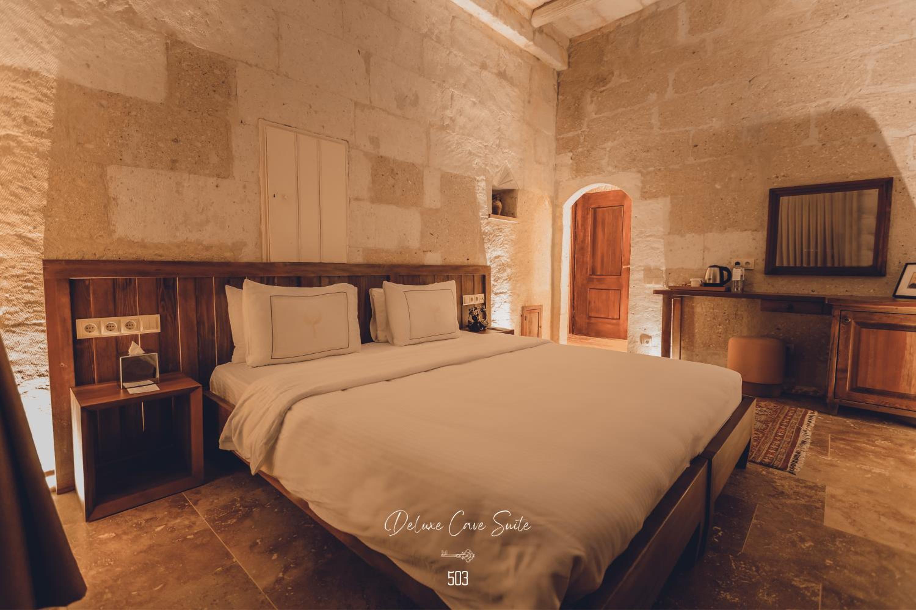 Cave, Deluxe, Suite, Double Bed