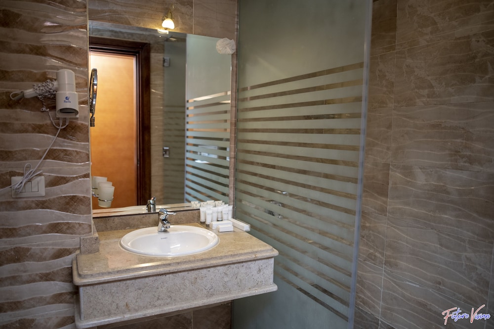 Rehana Plaza Hotel 37/42
