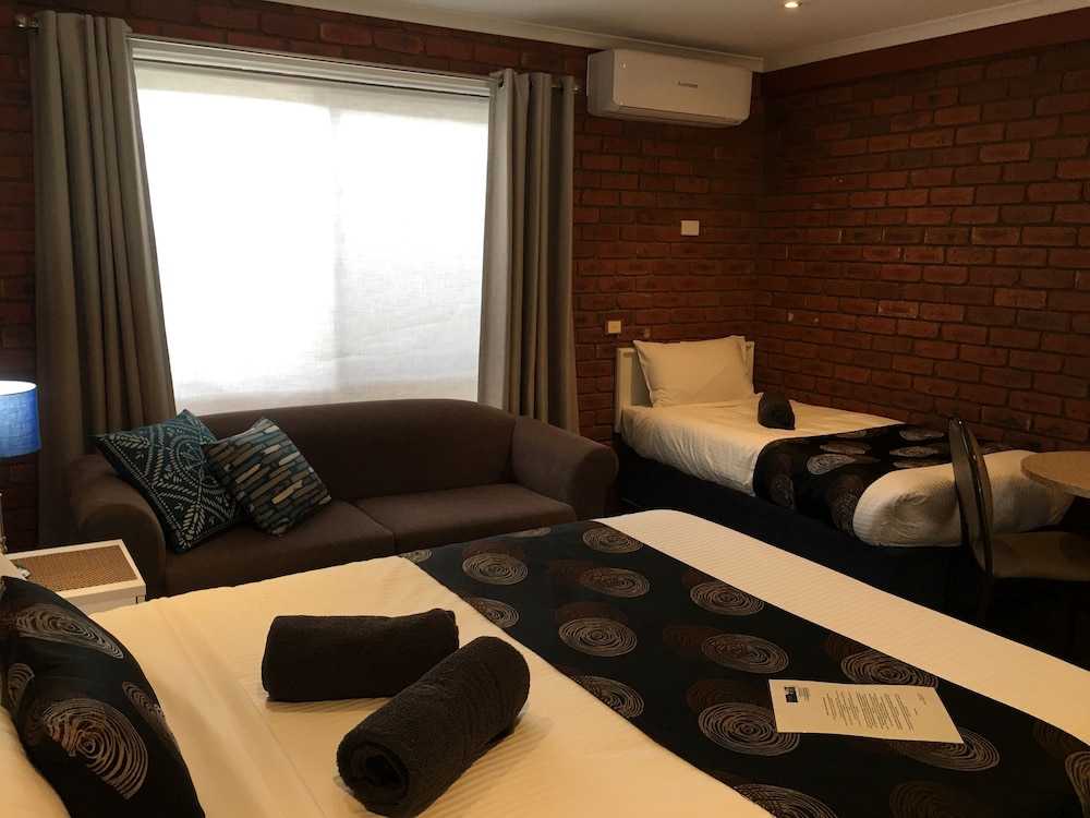 Melton Motor Inn & Apartments 25/32
