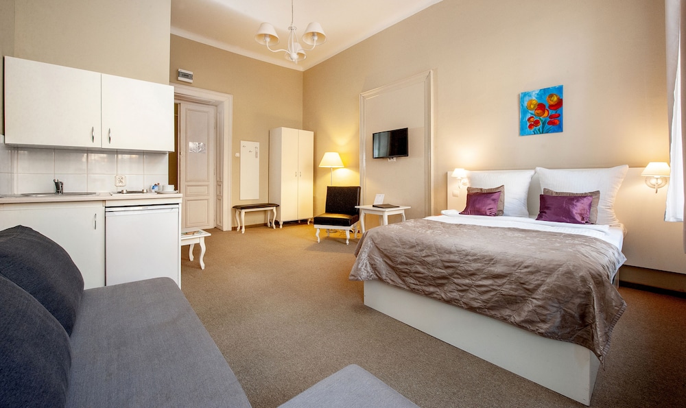 Leone Aparthotel 6/30