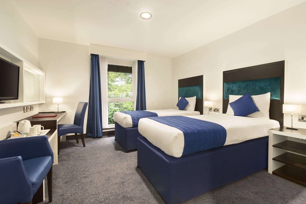 ROOM, TWIN BEDS