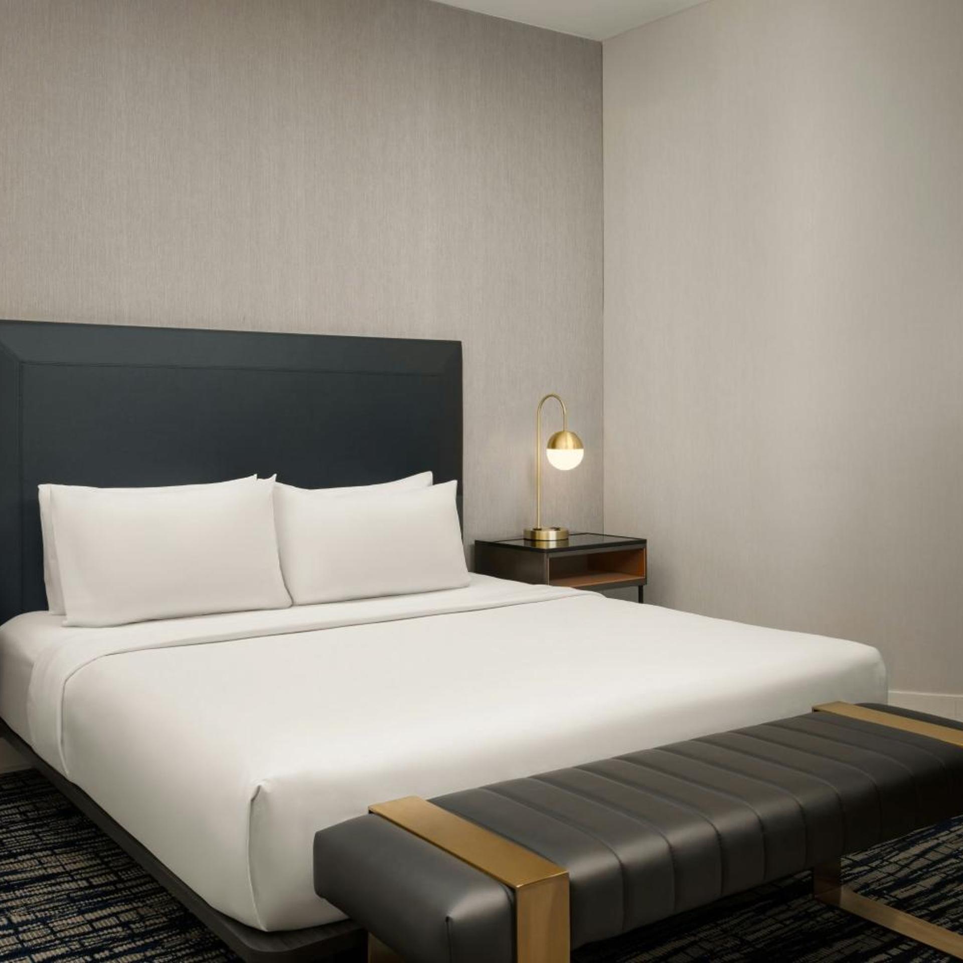 Room, King Bed, Atrium View, Accessible، Le Meridien Philadelphia 3/10