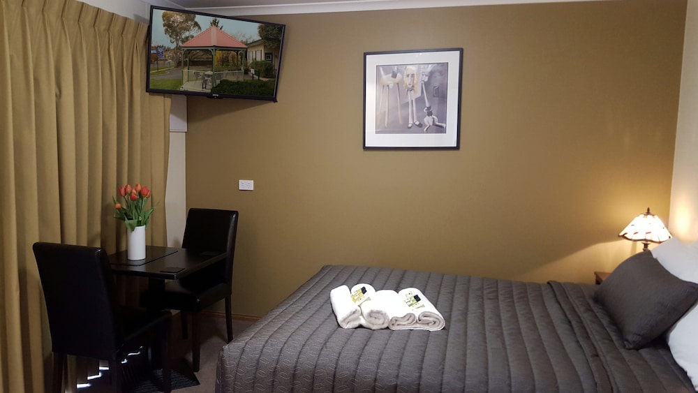 Daylesford Central Motor Inn 26/65