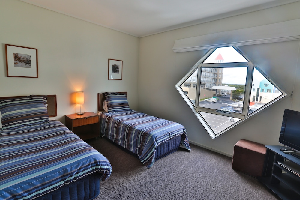 3 Bedrooms, Apartment, 2 Queen and Twin Beds, Two Story