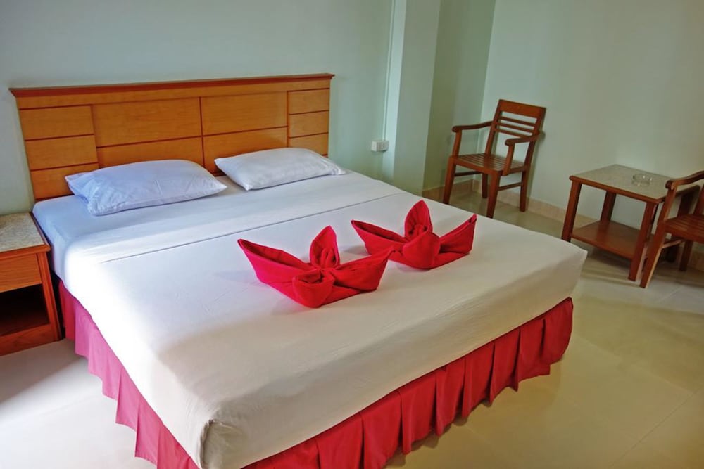 Lek Jomtien Hotel 8/23