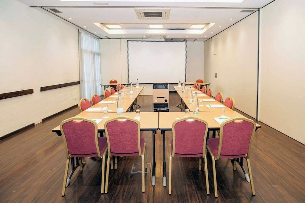Travelodge BCN Cornella Fira 49/56