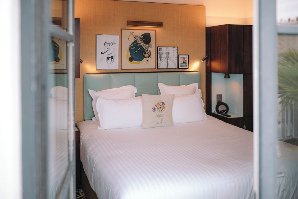 1 BEDROOM, SUITE, TERRACE
