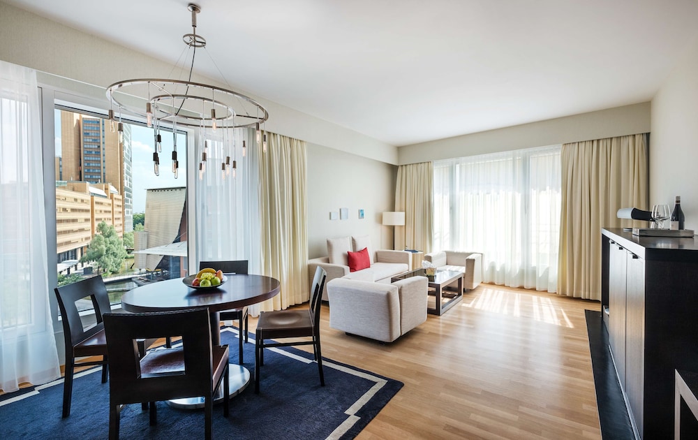 GRAND HYATT BERLIN 53/80