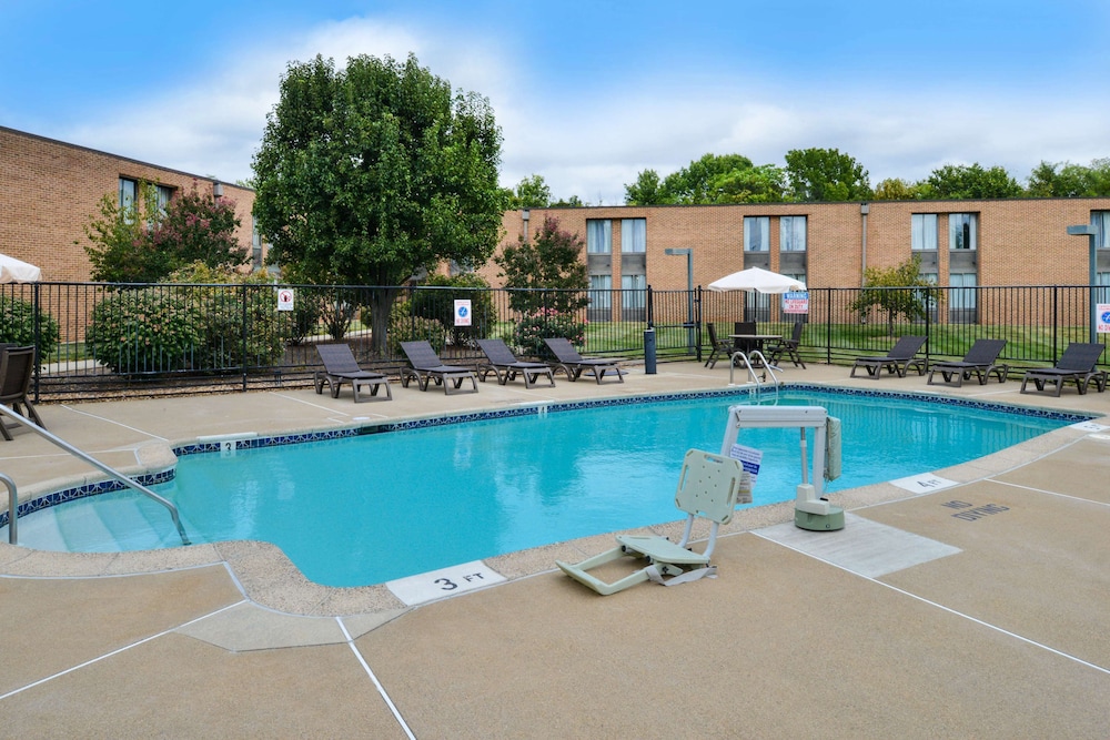 Best Western Leesburg Hotel & Conference Center 4/41