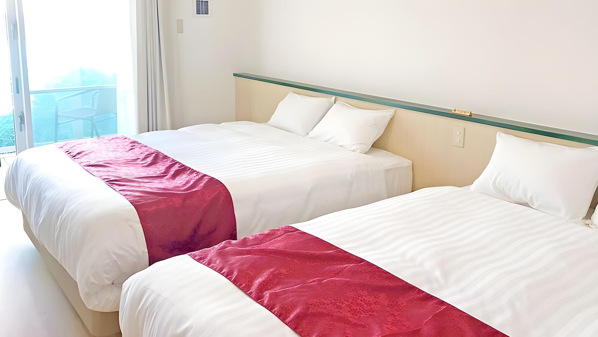 Standard, 2 Queen Beds, Ocean Front, Middle Floor, Main Building