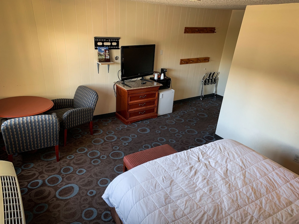 Ventura Grand Inn 33/39