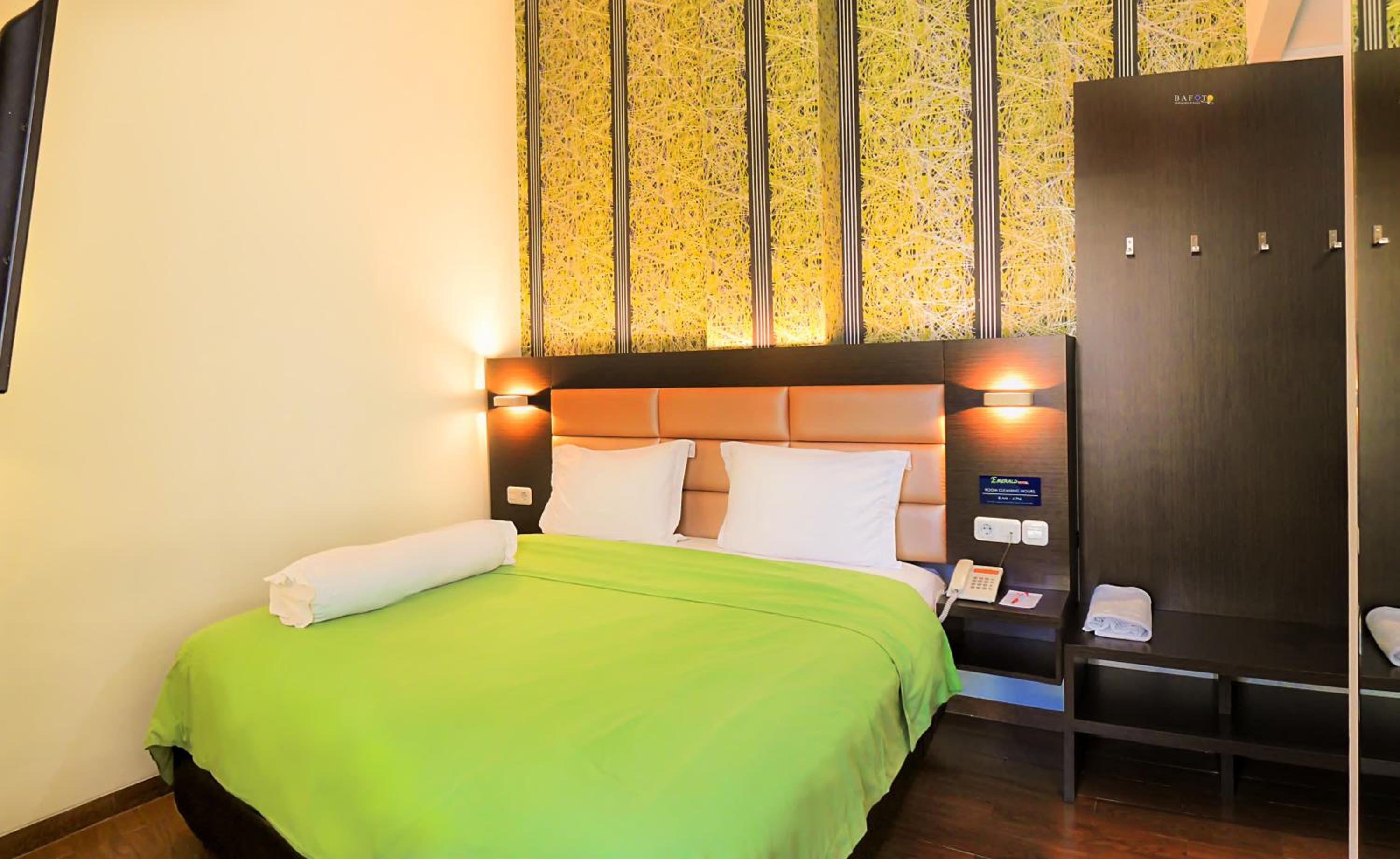 Emerald Hotel 26/42