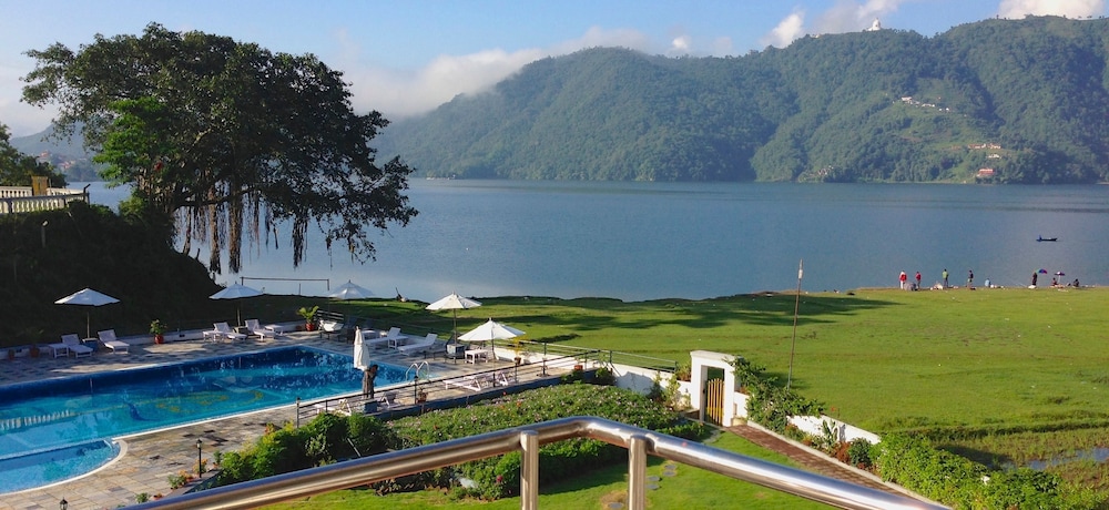 Waterfront Resort 48/50