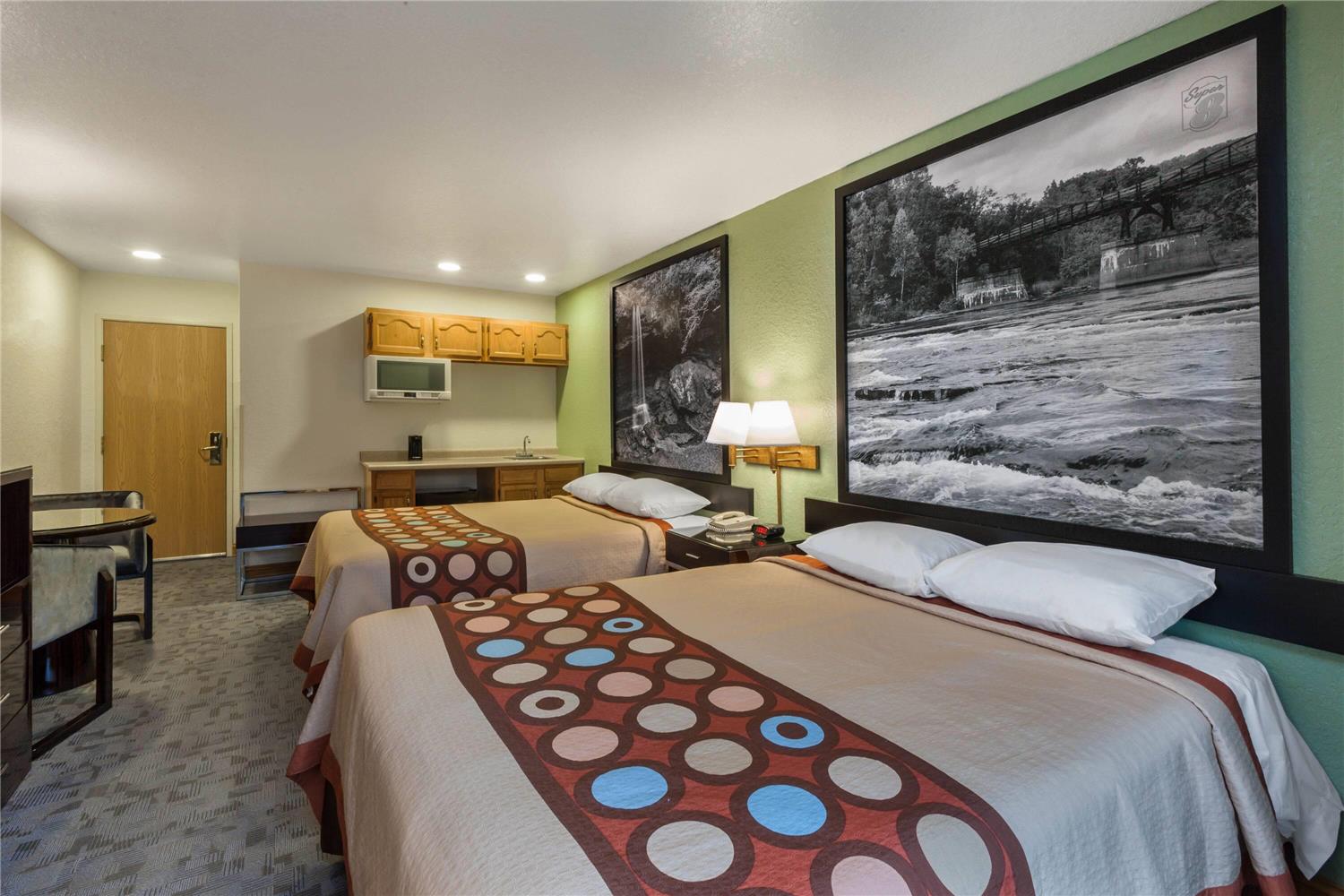 Super 8 by Wyndham Uniontown PA 9/29