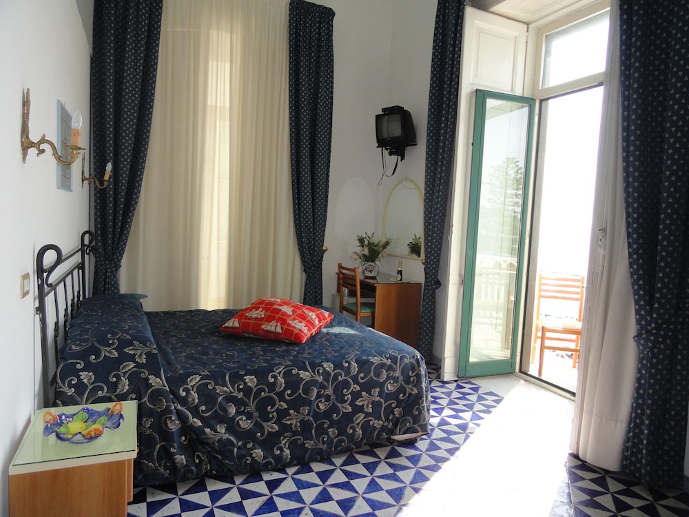 Hotel Fontana 30/65