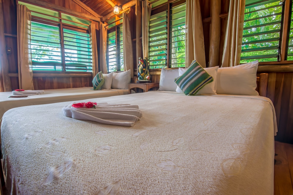 SUPERIOR, 2 DOUBLE BEDS, OCEAN VIEW