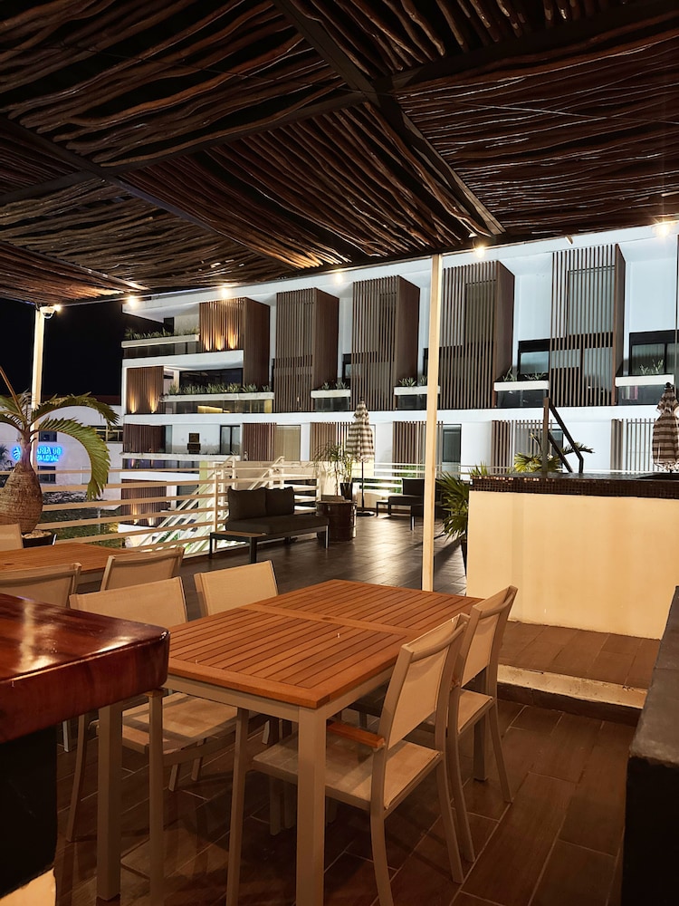 SILVERSANDS Hotel Boutique 5Th Ave 55/68
