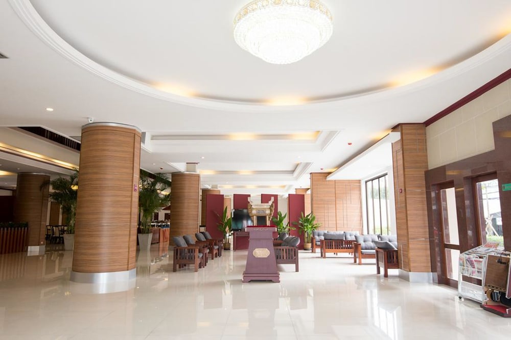 The President Hotel at Chokchai 4 12/57