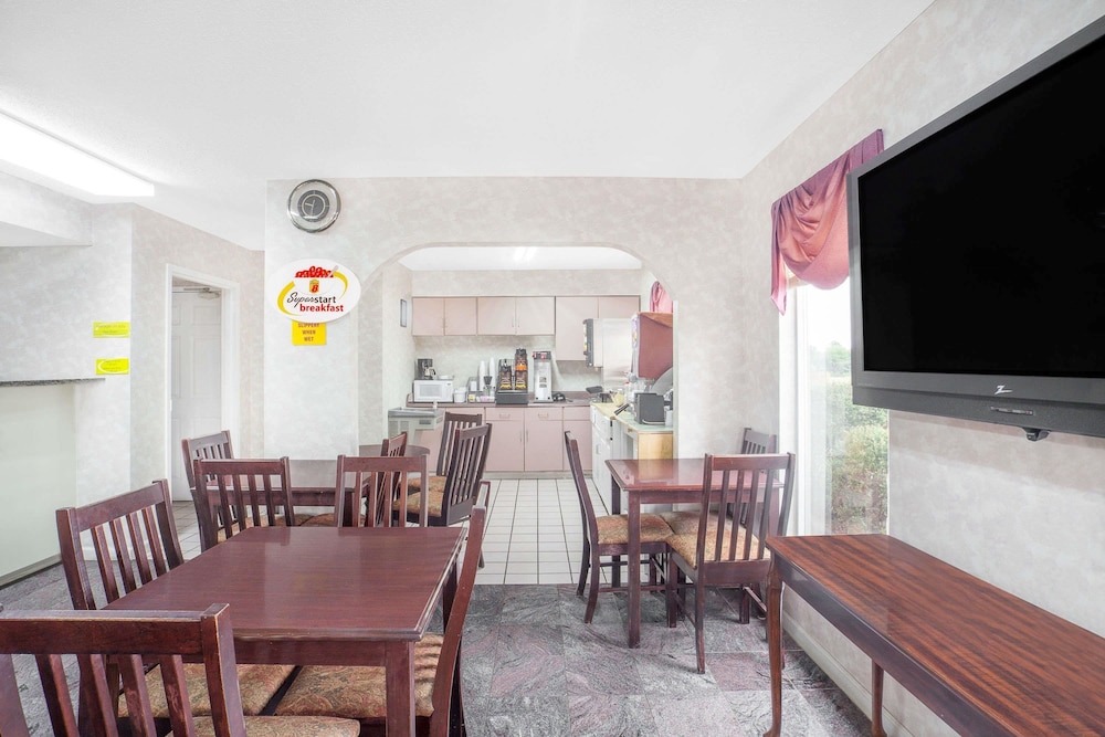 Super 8 by Wyndham Decatur Priceville 14/19