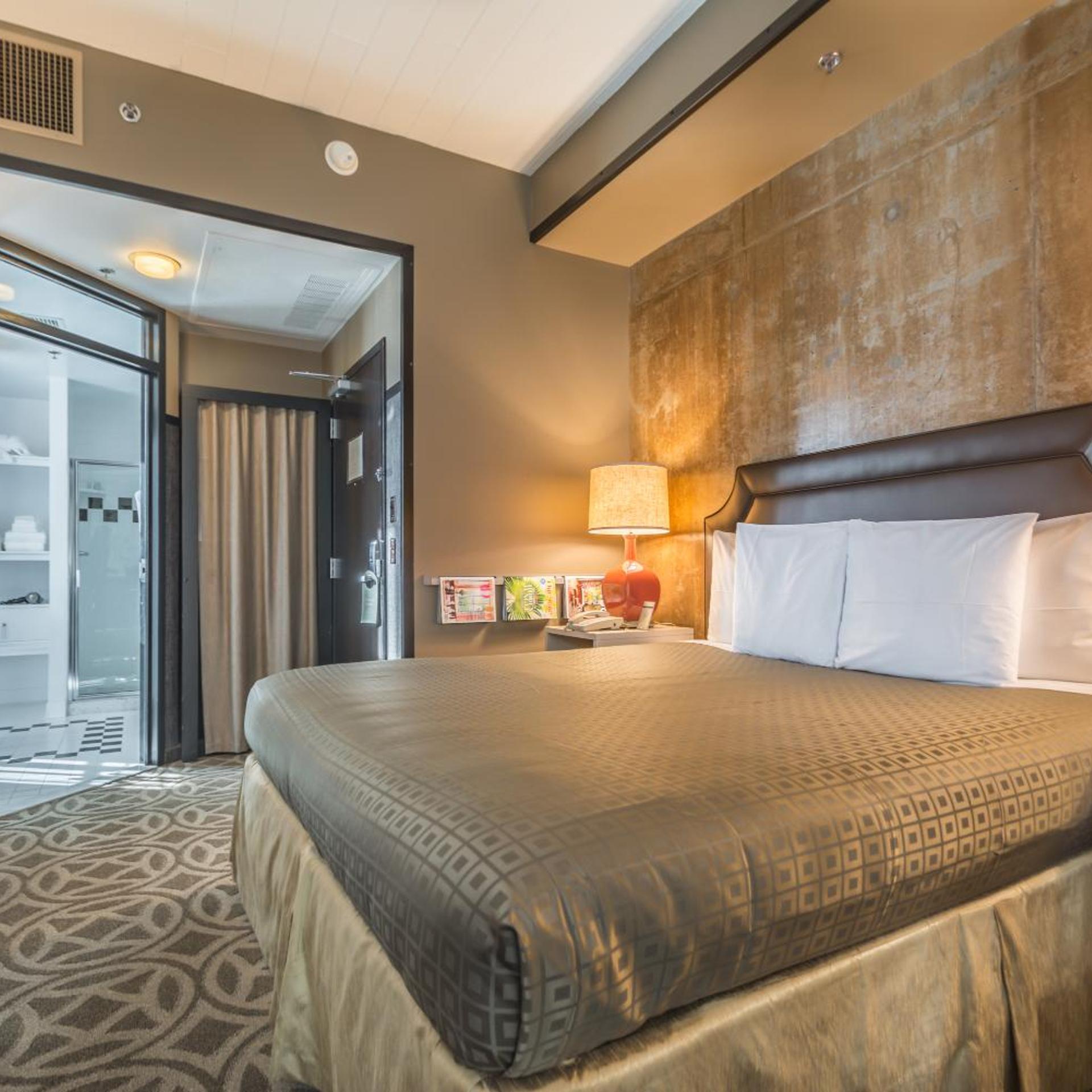 Center, King Bed