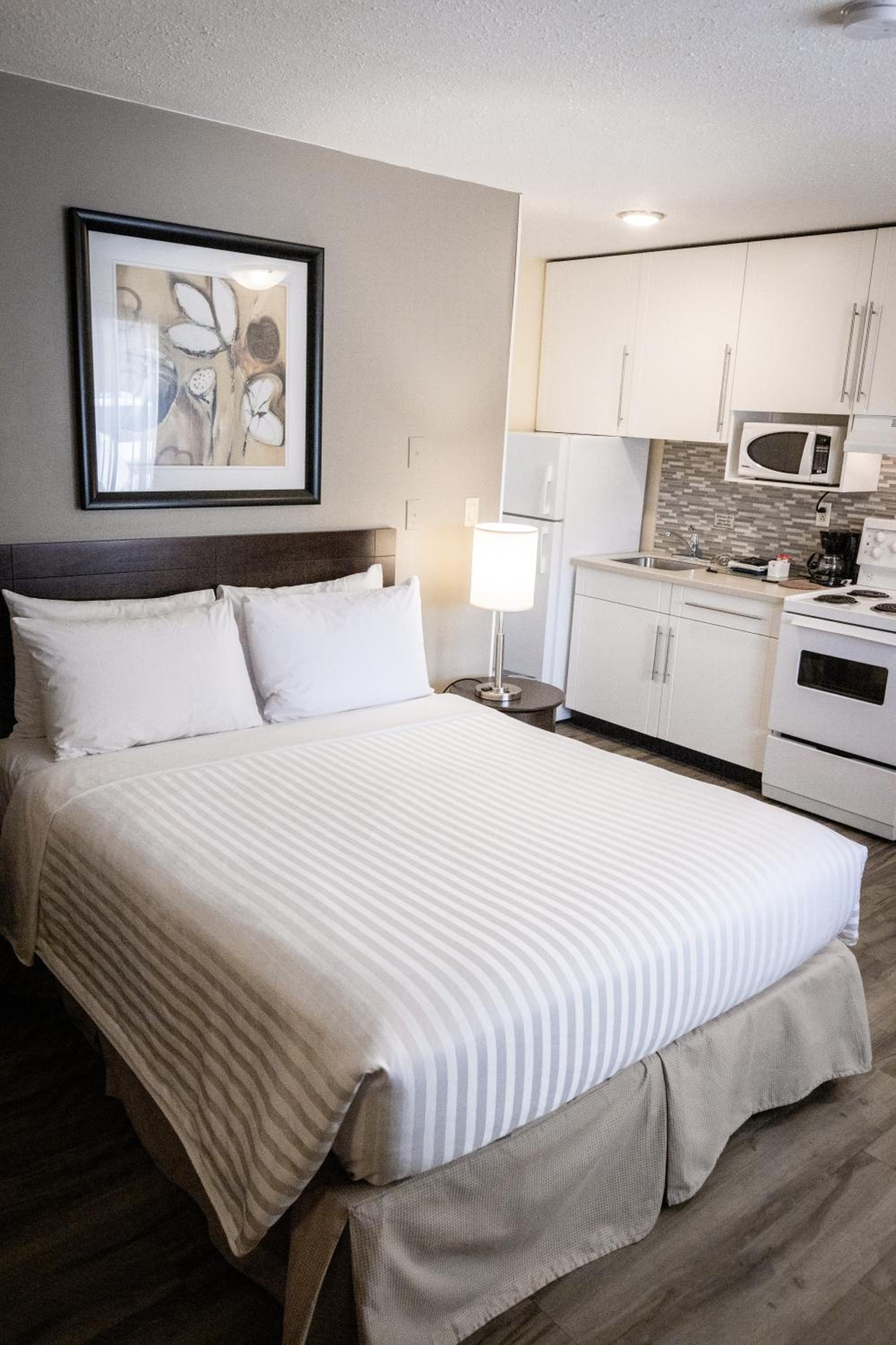Room, 2 Queen Beds, Kitchenette, Large