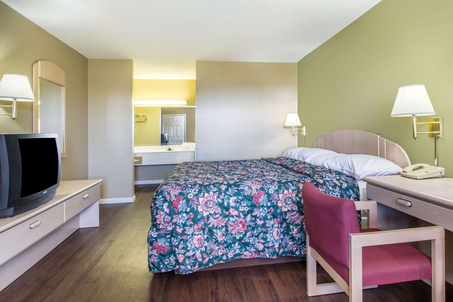 Super 8 by Wyndham Monticello 21/26