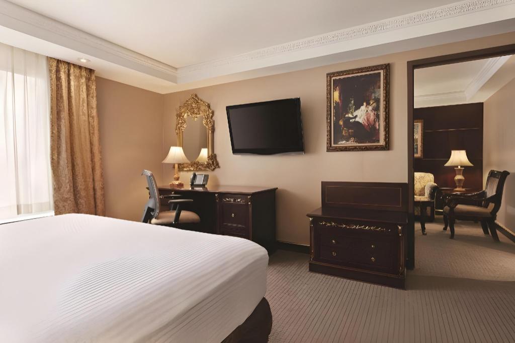 Upgrade, Suite, King Bed