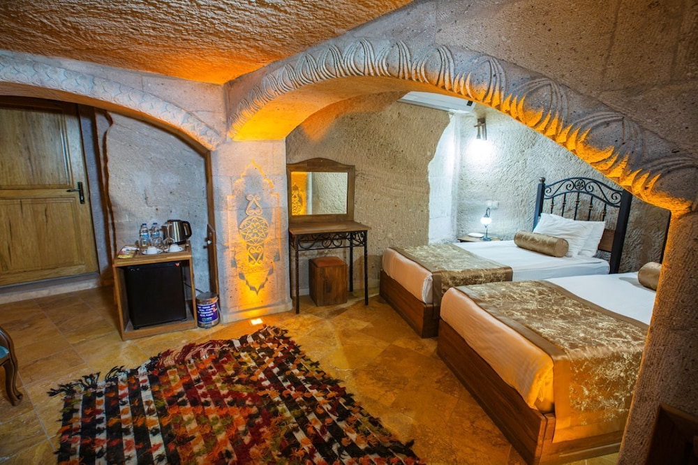 Cave, Standard, Twin Beds