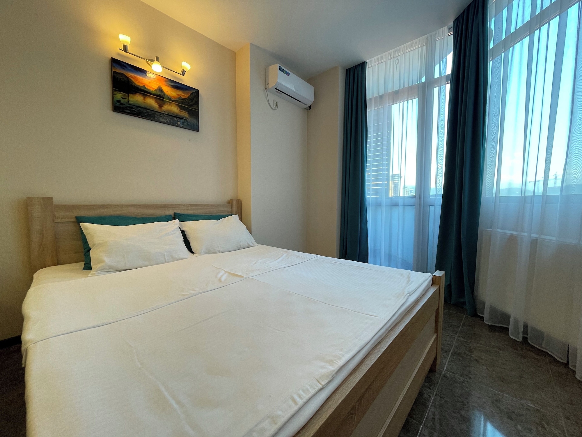 Sunset Flat, Queen Bed, Sofa
