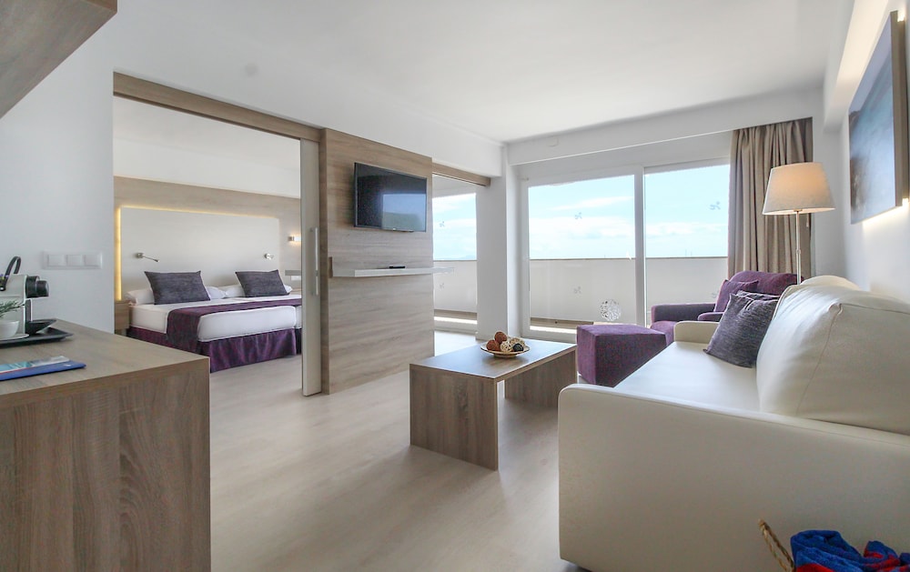 Globales Panama - Adults Only 6/32