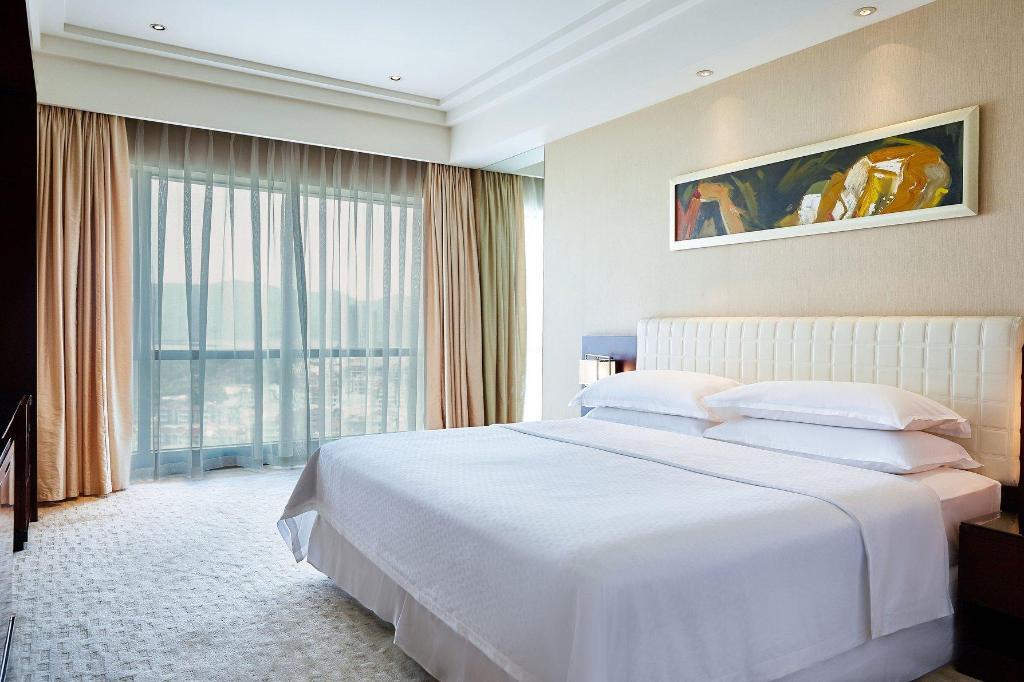 2 Bedrooms, Residential, Family Suite, Suite, 2 King Beds, City View