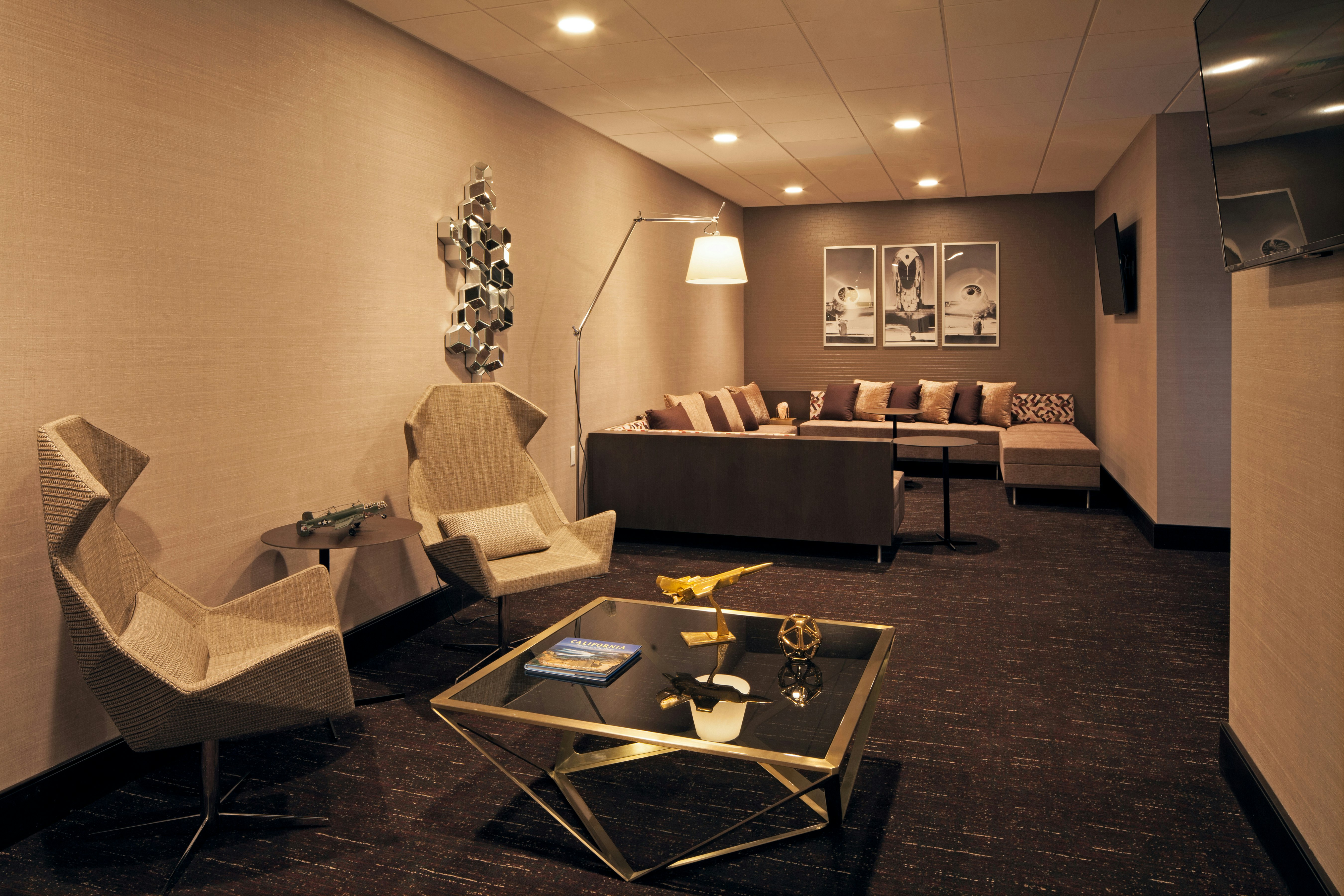 H Hotel Los Angeles, Curio Collection by Hilton 57/59