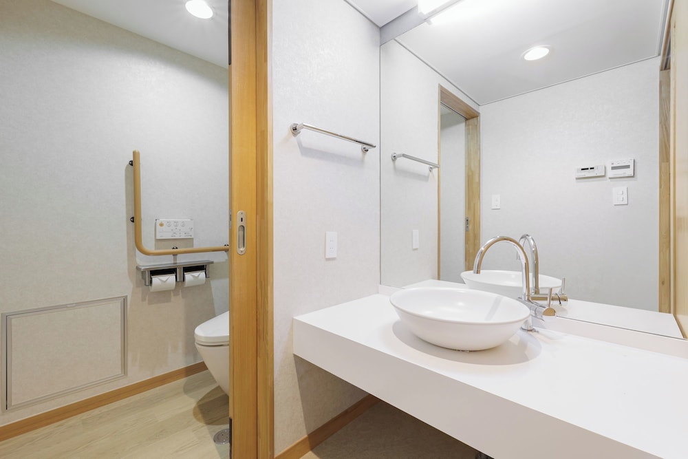 Japanese Western, Special, Twin Beds, 2 Futon Beds, Outdoor Bath، Kamenoi Hotel Kamogawa (ex. Kanpo no Yado Kamogawa) 4/4