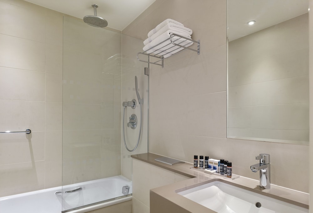 Executive Twin Room, Norfolk Towers Paddington 2/4