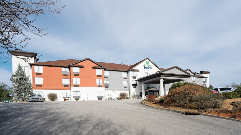 Holiday Inn Express Hotel and Suites Knoxville-North-I-75 Exit 112 5/61