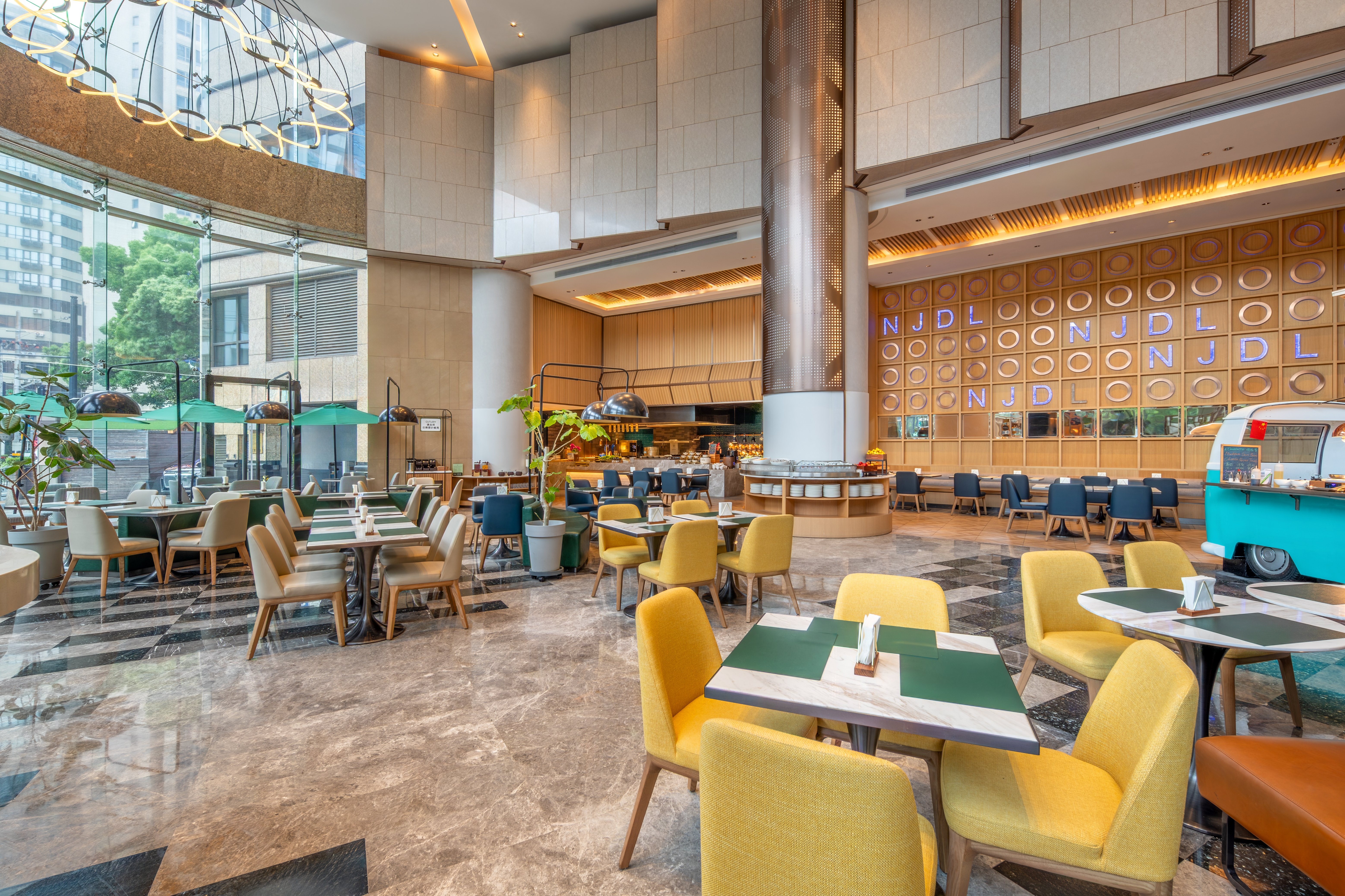 Holiday Inn Shanghai Nanjing Road 50/75