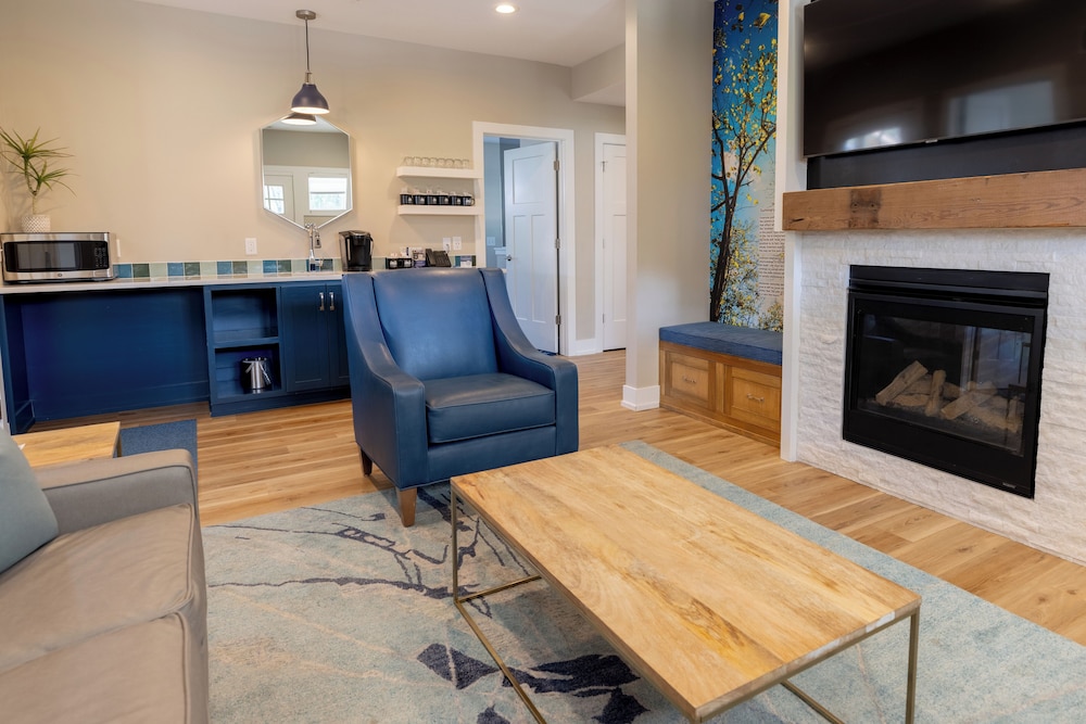 Bay Pointe Inn 40/50