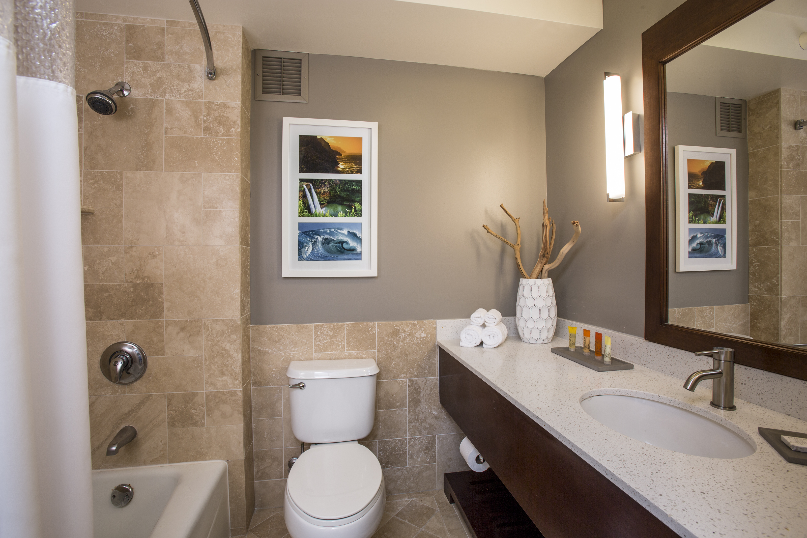 Premium, King Bed, Pool and Ocean View 4/13