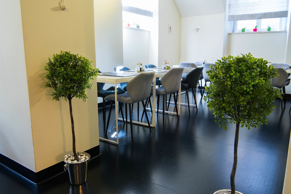 Home Aparthotel 54/58
