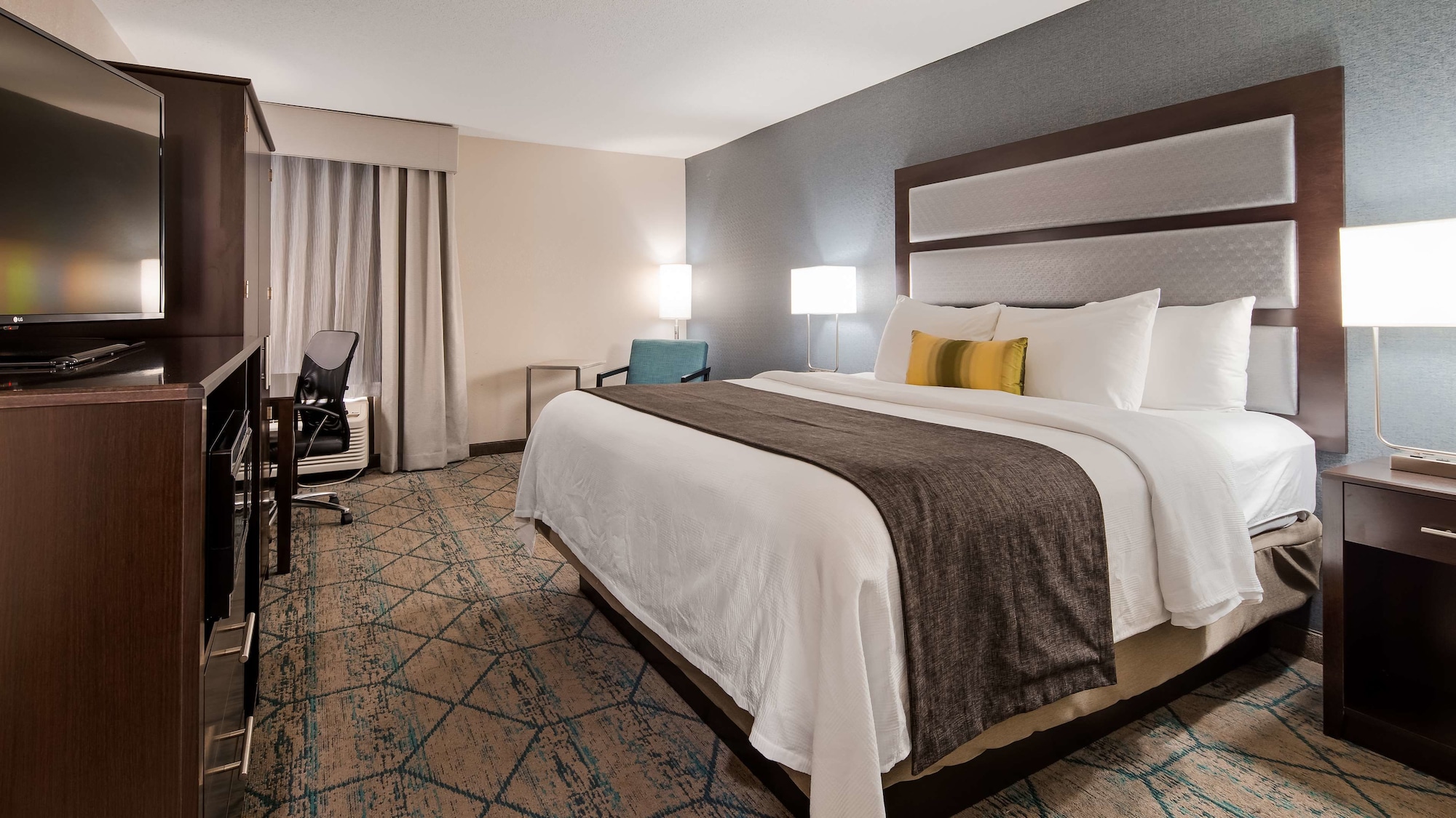 غرفة قياسية بسرير كينج، Best Western Plus Indianapolis NW Hotel 4/10