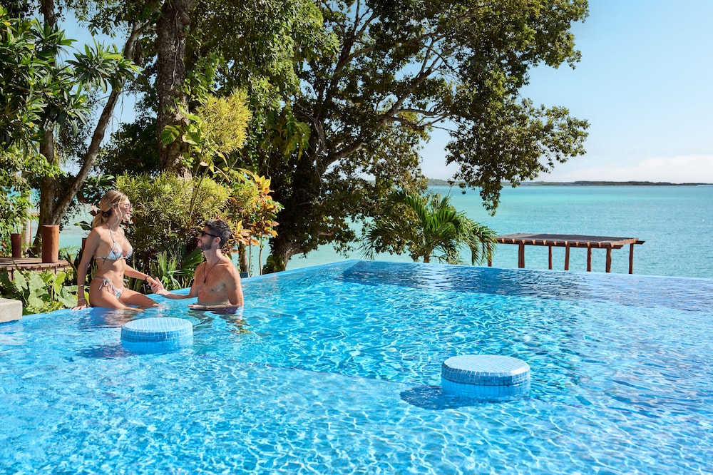 Cristalino Lagoon Front Hotel, Restaurant & Spa 84/94