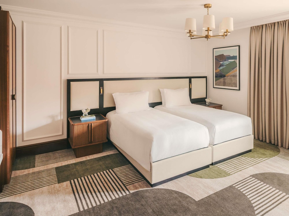 Fairmont, Twin Beds