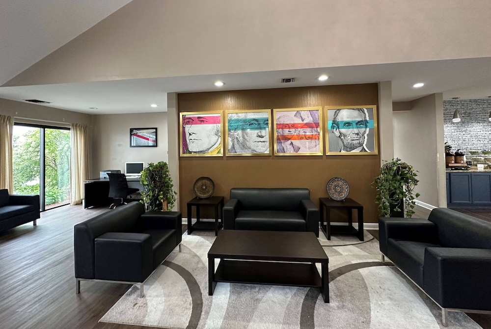 AmericInn by Wyndham Fort Atkinson 23/37