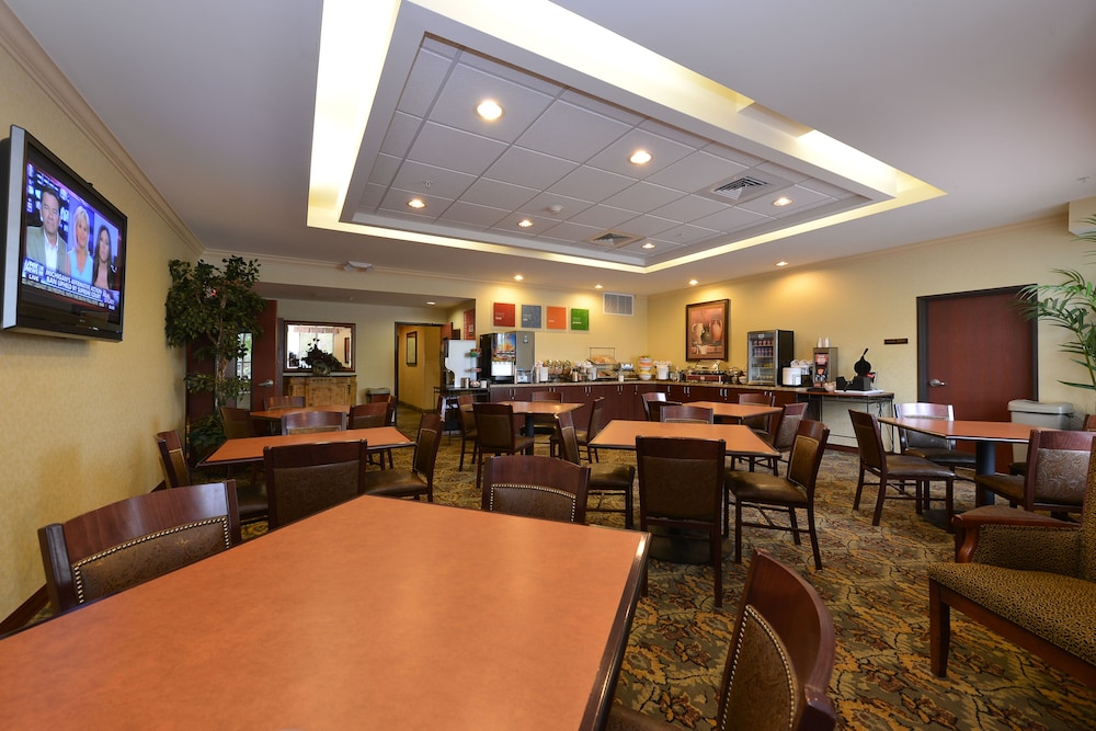 Comfort Inn and Suites McMinnville Wine Country 27/35
