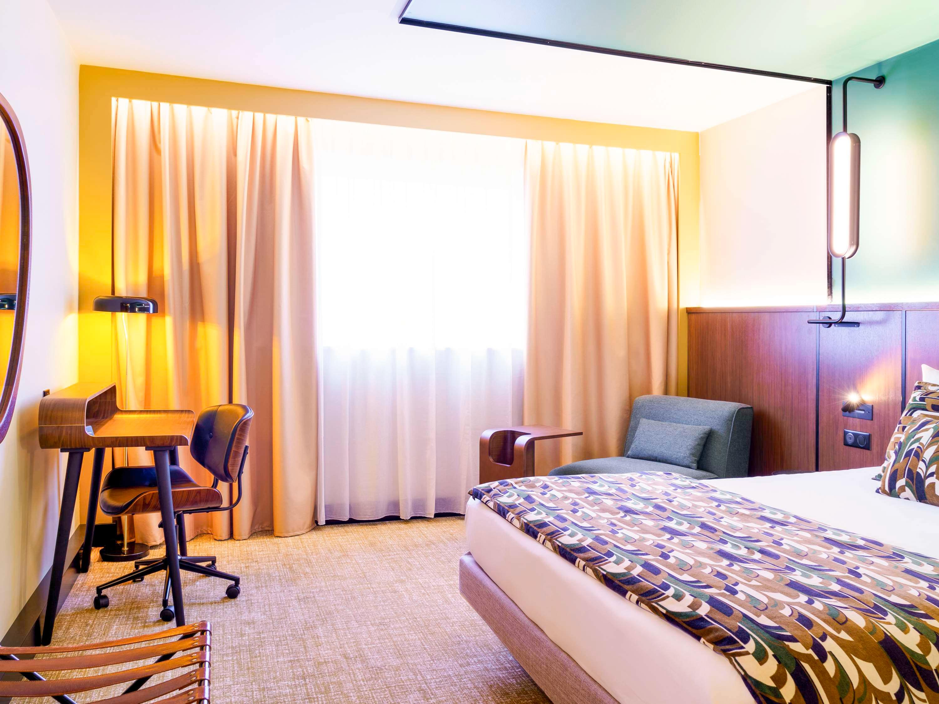 SUPERIOR, DOUBLE BED, BATHTUB