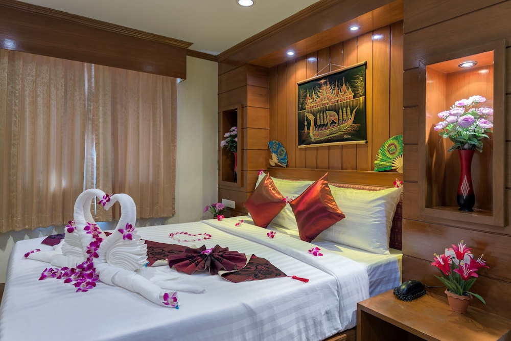 P R Patong Hotel 13/30